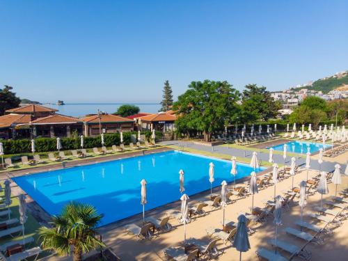 The swimming pool at or close to Hotel Aleksandar