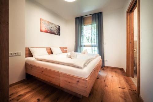 a bedroom with a large bed in a room at Das Conrad by Schladming-Appartements in Schladming