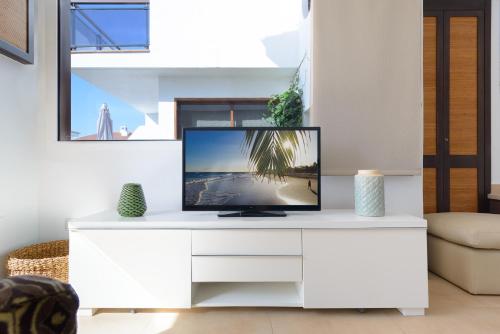 Bonito bungalow con piscina junto a la playa