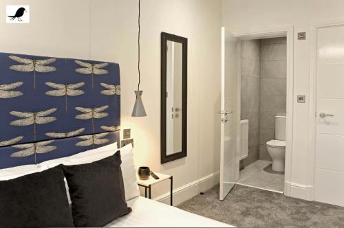 Phòng tắm tại Blackbird Accommodation and Luxury Apartments room 11