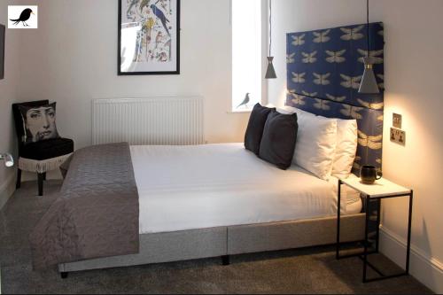 Giường trong phòng chung tại Blackbird Accommodation and Luxury Apartments room 11