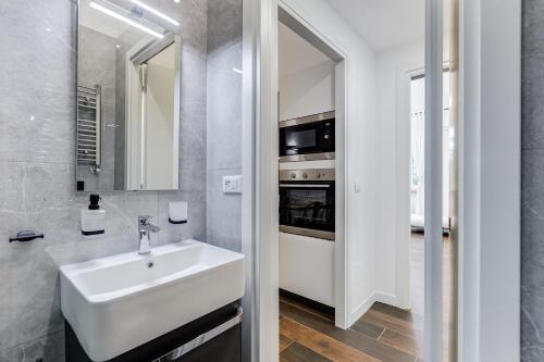 BDC - The Boss: Stunning 2-Bdr Apartment @Termini