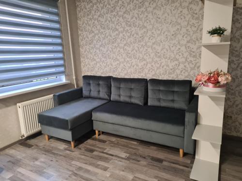 Ruang duduk di Crystal Apartment