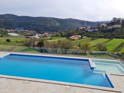 Bazén v ubytování Paraiso Do Gabriel nebo v jeho okolí