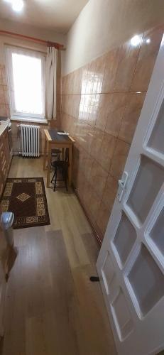 a room with a door and a table and a window at Király Apartman in Gheorgheni