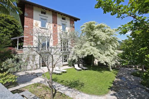 En have udenfor Villa Magnolia