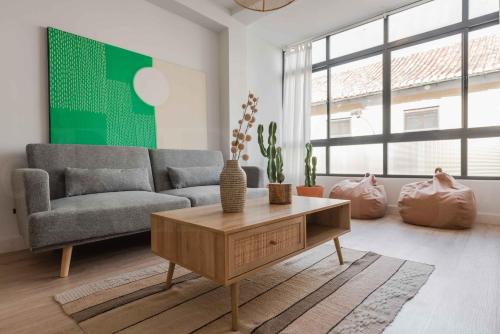 Peaceful & bright apartment with patio - Center