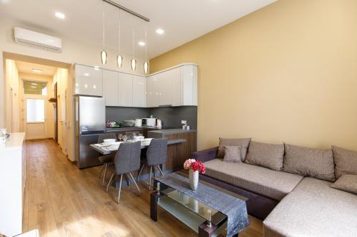 A37 Awesome Apartments