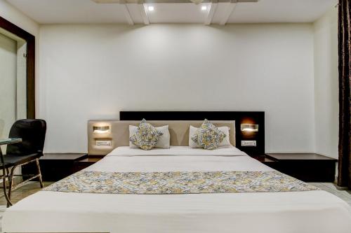 Ένα ή περισσότερα κρεβάτια σε δωμάτιο στο FabHotel CSFC Near Bhopal Railway Station