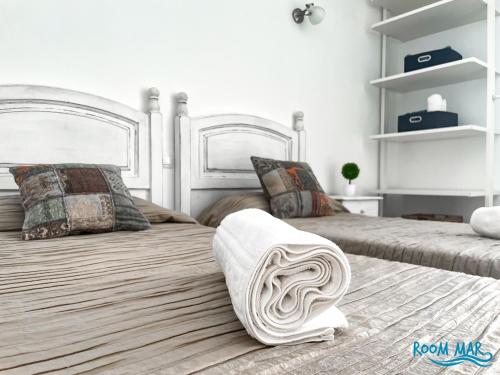Room Mar wifi free , private bathroom and terrace