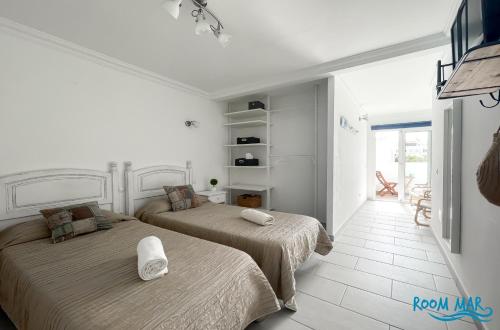 Room Mar wifi free , private bathroom and terrace