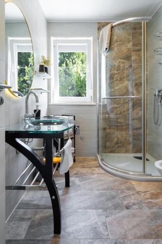 a bathroom with a glass sink and a shower at Ferienhaus Nera in Plomin