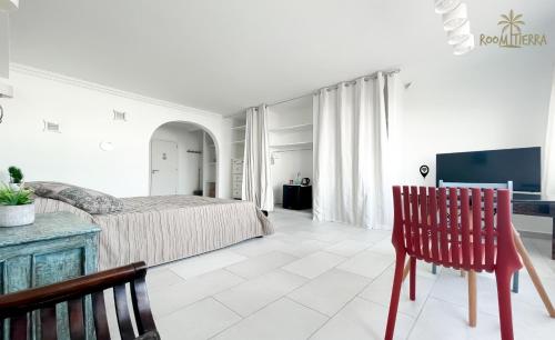Room Tierra wifi free private bathroom , central town