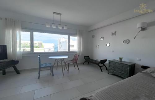 Room Tierra wifi free private bathroom , central town