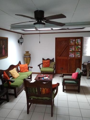 Posezení v ubytování Confortable y privado estudio en zona exclusiva .