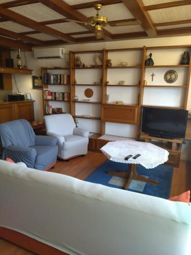 Happy House for Holiday Marina, Big Terrace with Sea View, free BBQ & Parking - Quiet Place