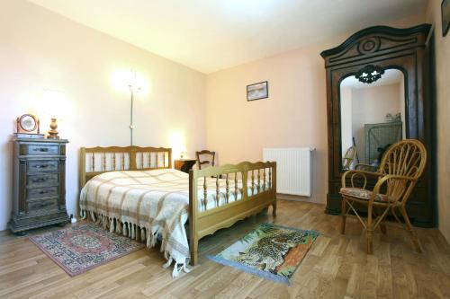 a bedroom with a bed and a dresser and a mirror at Les Planettes in Saint-Sernin-lès-Lavaur