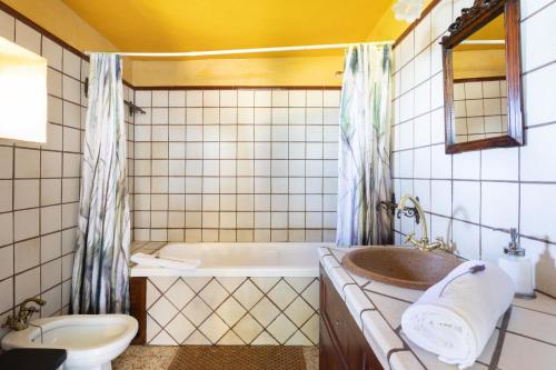 a bathroom with a tub and a sink and a toilet at Casa el Nogal in La Orotava
