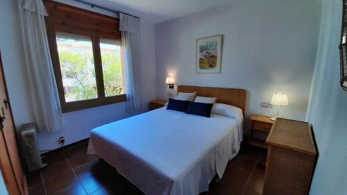 Postel nebo postele na pokoji v ubytování Apartment I-90 - Calella de Palafrugell