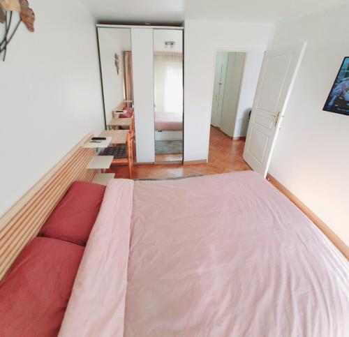 Voodi või voodid majutusasutuse Cozy room in Paris LaDefense toas