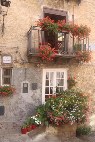 a building with a window with flowers on it at Marianna in Isnello