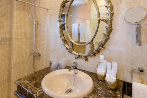 Ένα μπάνιο στο CASA RURAL BOUTIQUE REQUIES 5*