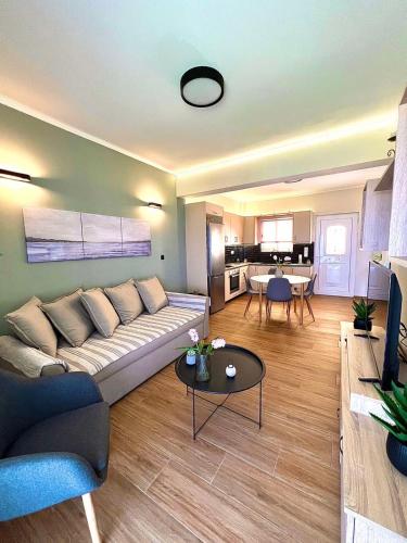 a living room with a couch and a table at Cosy apartment with Great Views in Longá