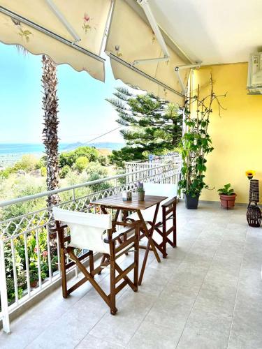 a patio with a table and chairs on a balcony at Cosy apartment with Great Views in Longá