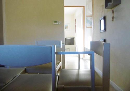 a table and chairs in a room with a hallway at Appartement d'une chambre avec jardin clos et wifi a Gap in Gap