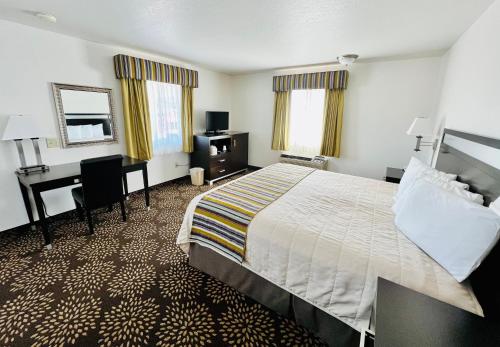 Postelja oz. postelje v sobi nastanitve Court Plaza Inn & Suites of Mackinaw