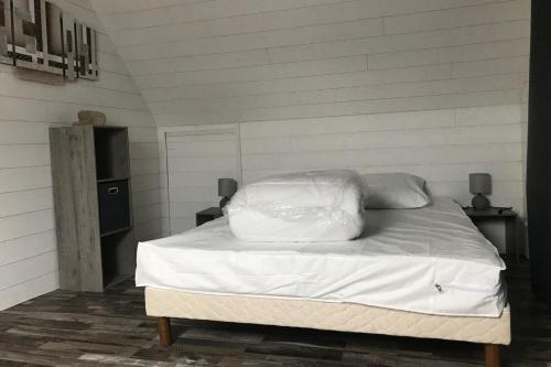 En eller flere senge i et værelse på Maison rue du phare centre ville chez Christine