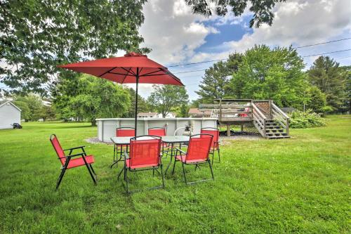 Κήπος έξω από το Ocean Inlet Cottage with Deck and Grill!