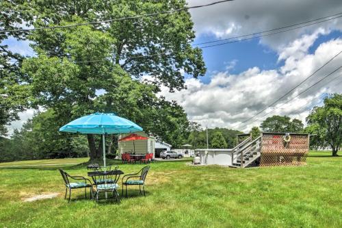 Κήπος έξω από το Ocean Inlet Cottage with Deck and Grill!