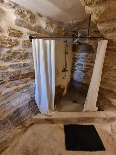 Fotografie z fotogalerie ubytování Maison au centre du village de Gordes avec vue incroyable v destinaci Gordes