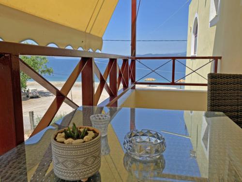 Балкон или терраса в Akrotiri Rooms