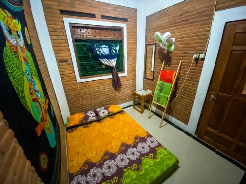a room with a bed and a window and a door at Omah Tukangan Homestay in Yogyakarta