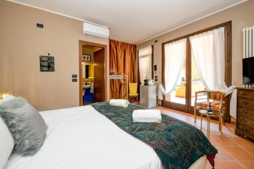 Gallery image of Prestige rooms in Sirmione