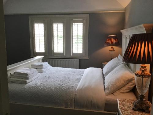 A bed or beds in a room at The Blue Cottage