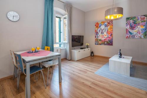Apartment Queen Teuta in the heart of Split historical heritage