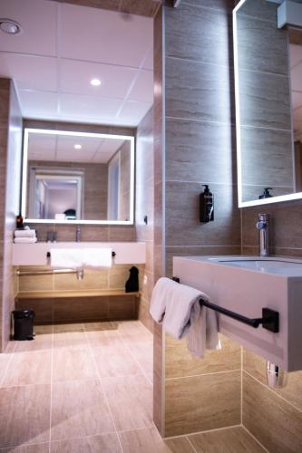 a bathroom with a sink and a mirror at Quality Hotel Prinsen in Trondheim