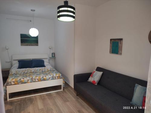 Giường trong phòng chung tại Hand Made