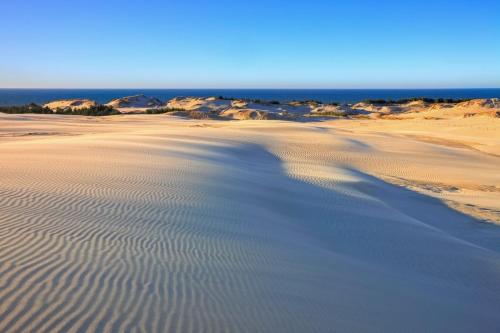 a sand dune with the ocean in the background at Z Widokiem na Wydmę in Łokciowe