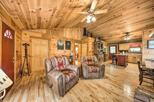 Gallery image of Charming Cabin with Deck about 6 Mi to Nottely Lake in Blairsville