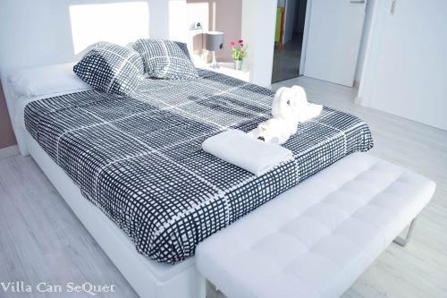Säng eller sängar i ett rum på Villa Can SeQuet (Playa de Muro)