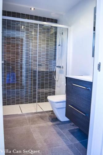 a bathroom with a shower and a toilet and a sink at Villa Can SeQuet (Playa de Muro) in Muro