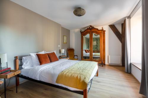 a bedroom with a large bed and a mirror at LE RHENANUS Martin Bucer - grand appartement au calme - centre ville - parking gratuit in Sélestat