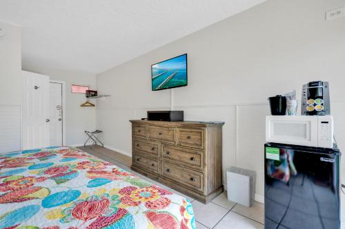 a bedroom with a bed and a tv on the wall at Coconut Cay Resort in Marathon