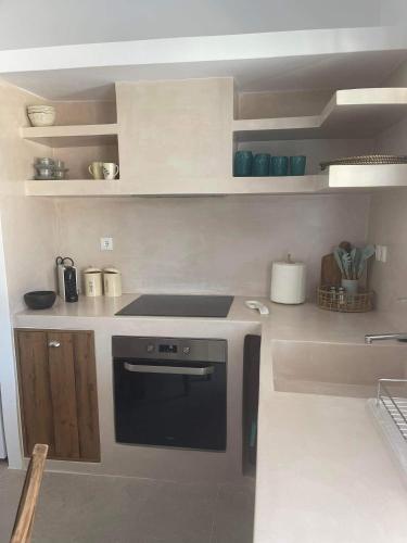 a kitchen with a stove top oven in a room at Sorokos Villa Panagia beach in Andiparos