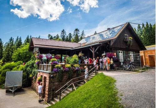 Gallery image of Ferienwohnung am Enzufer mit Balkon in Bad Wildbad im Schwarzwald in Bad Wildbad