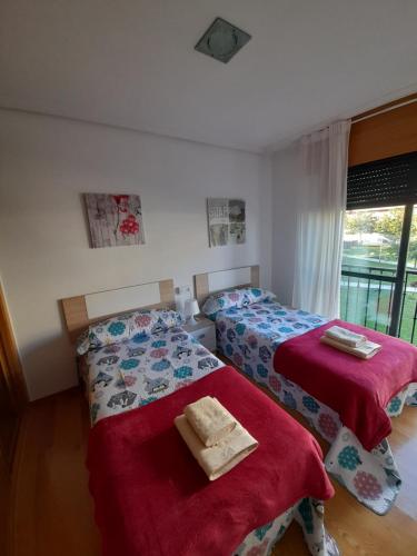 Postel nebo postele na pokoji v ubytování PISO NUEVO EN MOAÑA